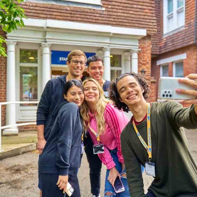 moovy-vacanza-studio-ministay-canterbury-scuola-2