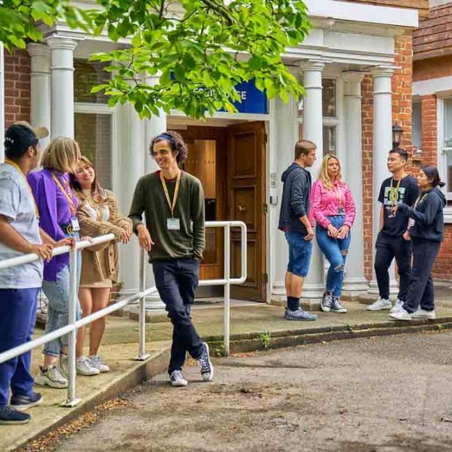 moovy-vacanza-studio-ministay-canterbury-scuola-3
