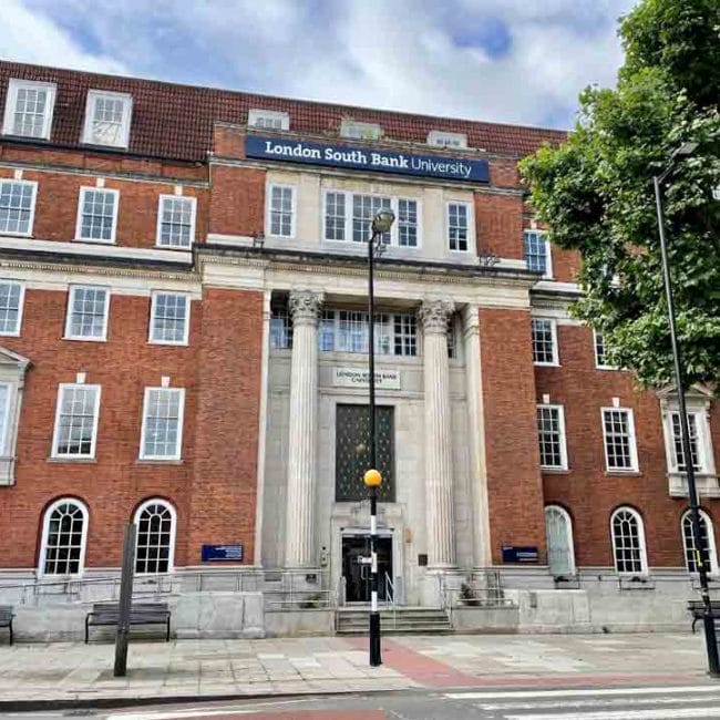 moovy-vacanza-studio-young-adult-londra-scuola-4